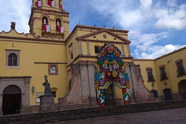 Historical Tour in Querétaro Hidden Author Experience