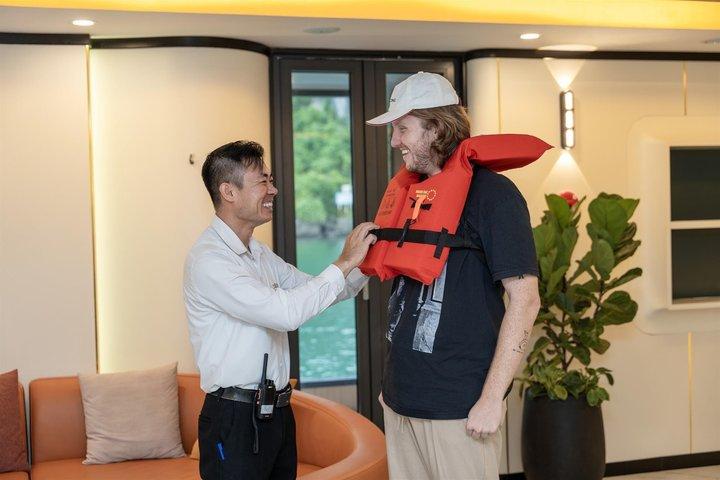 シーオクトパス・プレジデント - VIPデイクルーズでハロン湾を訪問