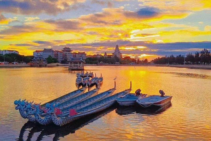 Island Time : City Walk, Local Seafood, and Relaxing Activities