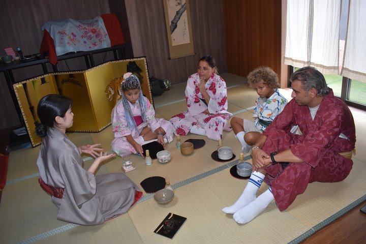 京都：完全プライベート茶道、書道、着物体験