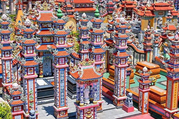 ホイアンからフエへのプライベートカーレンタル（英語を話すドライバー付き）