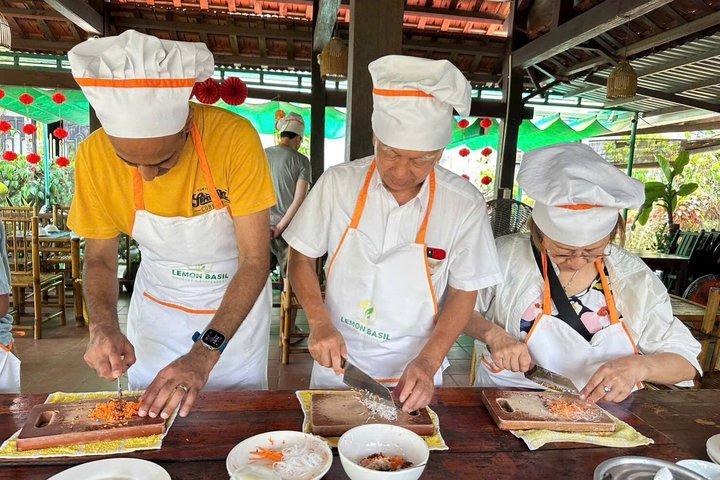 地元のシェフによる有機農場での料理教室体験