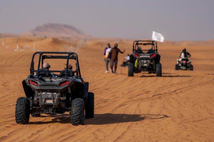 ポラリス 1000CC バギー 04 人乗り、ラクダ乗りとサンドスキー付き