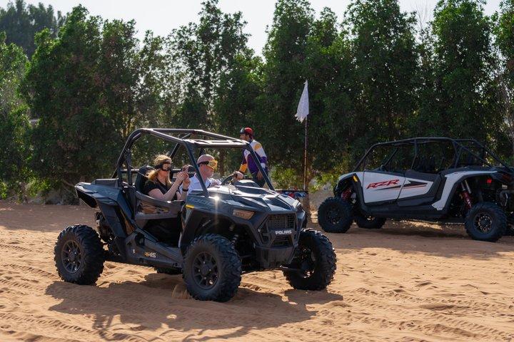 ポラリス 1000CC バギー 2 人乗り、ラクダ乗りとサンドスキー付き