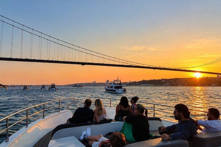 Istanbul Bosphorus Sunset Yacht Cruise with Snacks & Live Guide