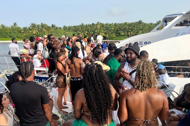 Hip Hop Punta Cana Party Boat – The Float Flow Party