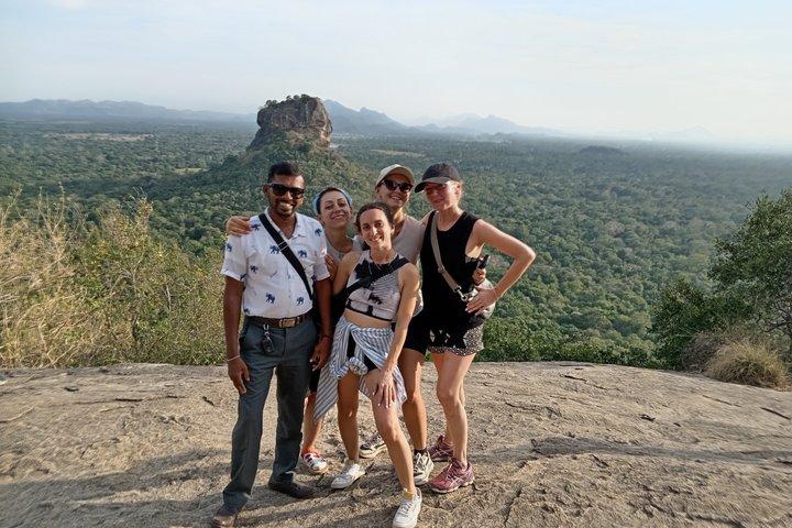 プライベート車両とドライバーでのスリランカ旅行