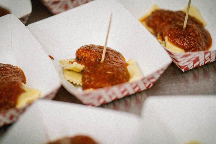 チャイナタウン＆リトルイタリーフードツアー：7つの味、3つの地域