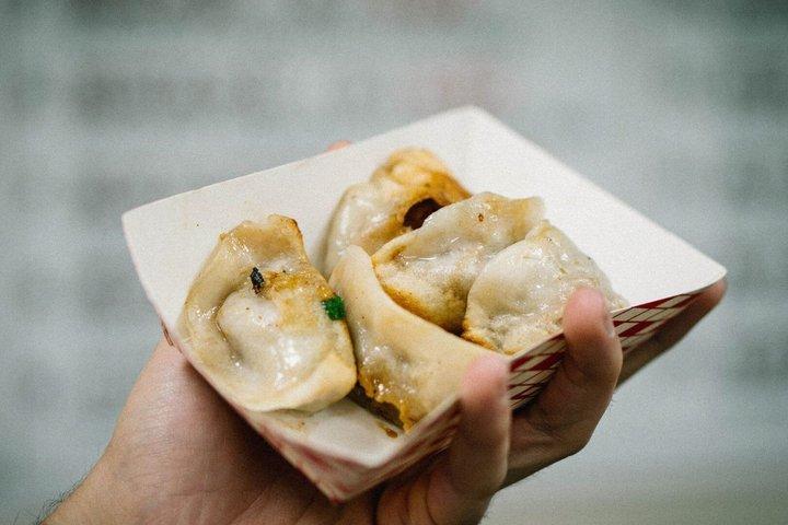 チャイナタウン＆リトルイタリーフードツアー：7つの味、3つの地域