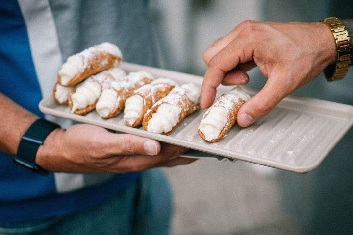 チャイナタウン＆リトルイタリーフードツアー：7つの味、3つの地域