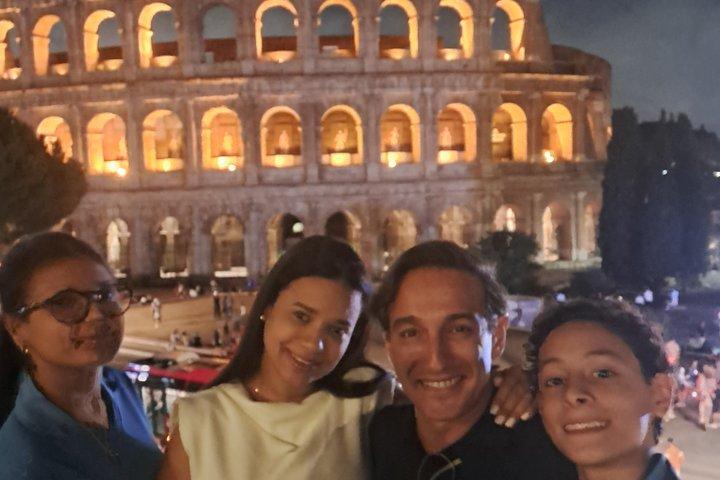 ジェラートと市内ハイライト付きローマナイトタイムゴルフカートツアー