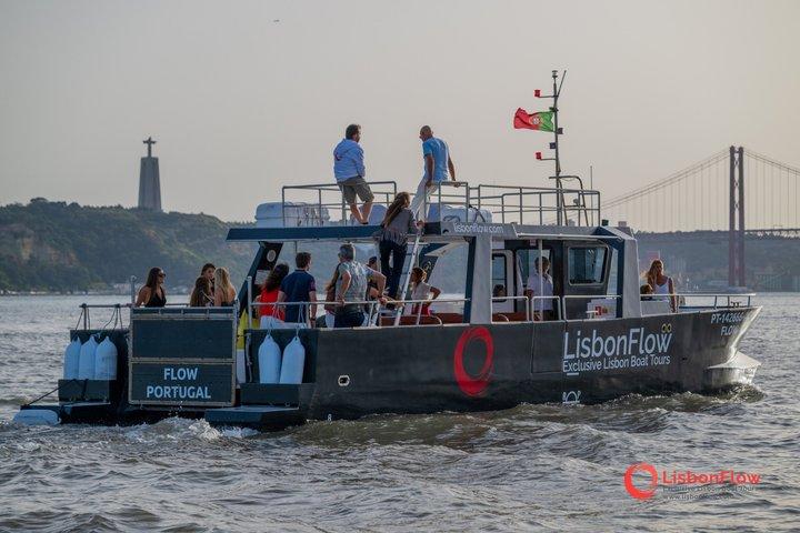 Lisbon Small Group Boat Tour with Drinks