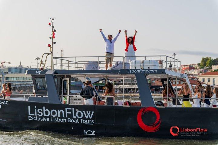 Lisbon Small Group Boat Tour with Drinks