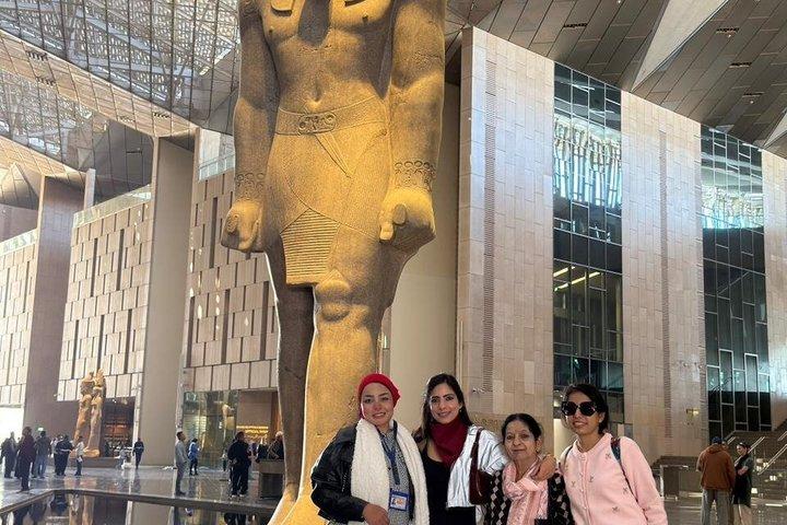 Private Day Tour: Giza Pyramids, Gem & Khan El Khalili Bazaar