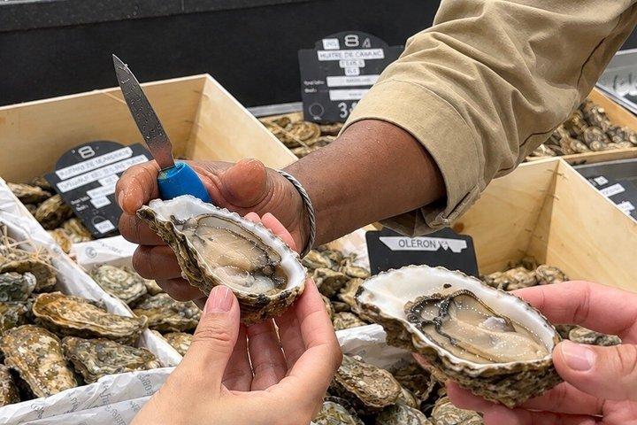 パリ:牡蠣、チーズ、ワインの地元フードツアー(エッフェル塔)