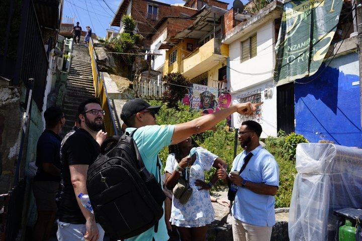 Guias locais da Comuna 13: Grafite, história real e transformação