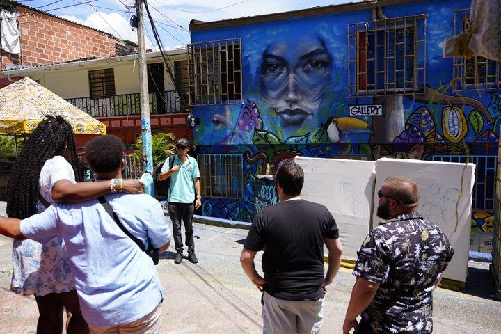 Guias locais da Comuna 13: Grafite, história real e transformação