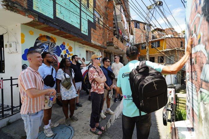 Guias locais da Comuna 13: Grafite, história real e transformação