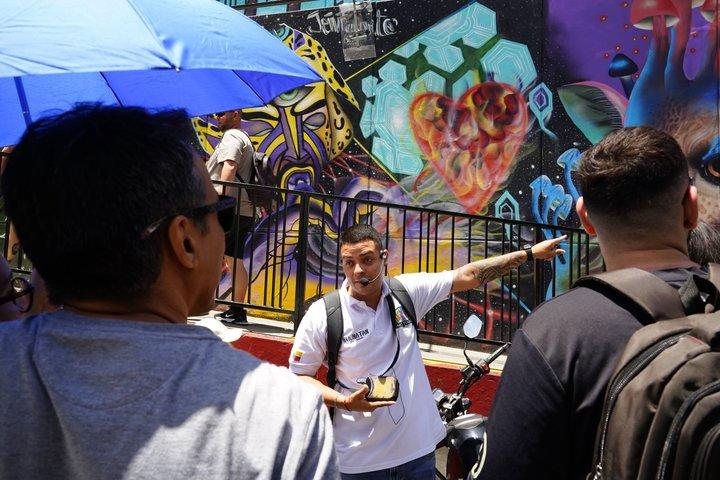 Guias locais da Comuna 13: Grafite, história real e transformação