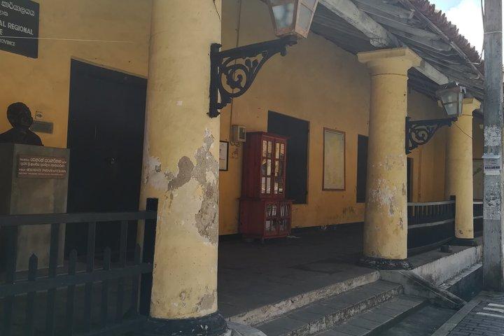 カスタマイズ可能な複数日スリランカ旅行：車、ドライバー、旅館