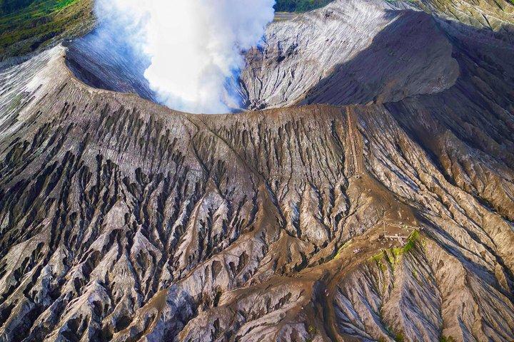 ジョグジャカルタ：バリ島へのブロモ＆イジェン火山ツアー3日間