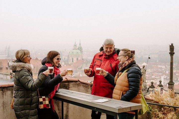 Visite privée de 4 heures : bières tchèques et tapas dans les quartiers de Prague