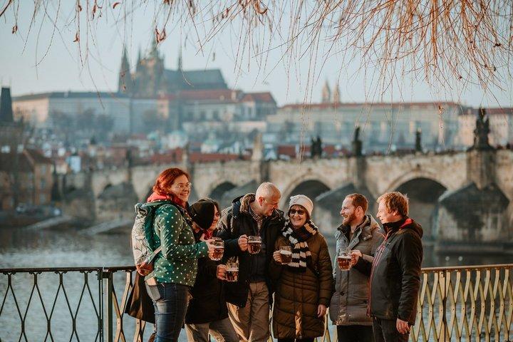 Visite privée de 4 heures : bières tchèques et tapas dans les quartiers de Prague
