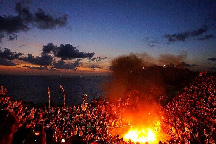 ウルワツ寺院入場券とケチャック火の踊りチケット