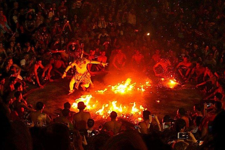 ウルワツ寺院入場券とケチャック火の踊りチケット
