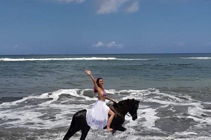 Bali Saba Horse Riding Through a Local Temple Experience
