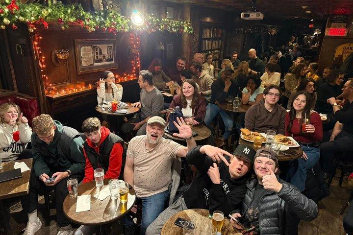 Englische Stand-up-Comedy-Showcase im Mckibbin's Irish Pub