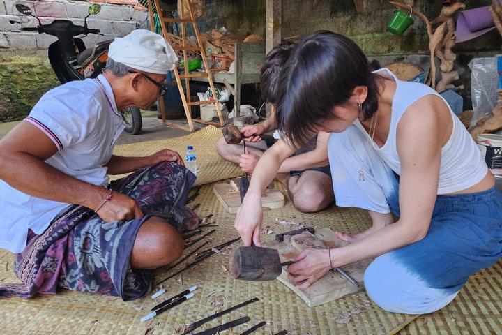 マス村の職人家族と木彫り教室