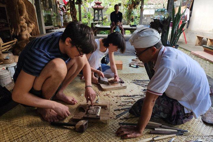 マス村の職人家族と木彫り教室