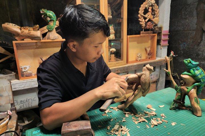 マス村の職人家族と木彫り教室