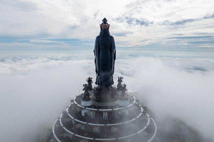 バデン・ブラック・ヴァージン山 半日ツアー