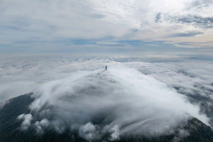 バデン・ブラック・ヴァージン山 半日ツアー