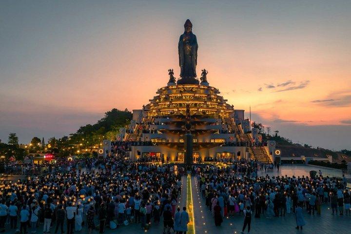 バデン・ブラック・ヴァージン山 半日ツアー