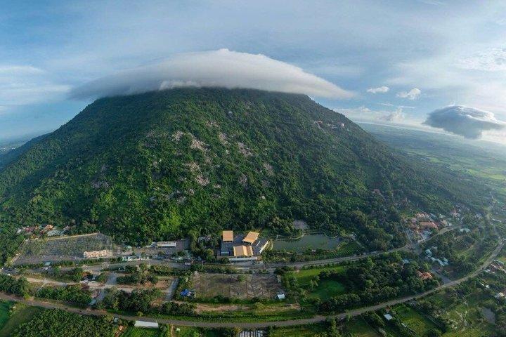 バデン・ブラック・ヴァージン山 半日ツアー