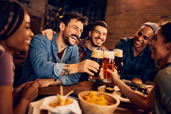 ノルウェー語のバーとパブのノルウェービールガイド付きテイスティングツアー