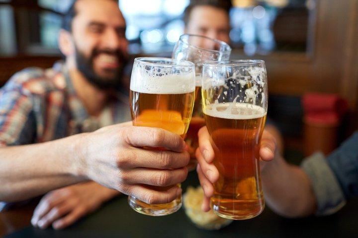 ノルウェー語のバーとパブのノルウェービールガイド付きテイスティングツアー