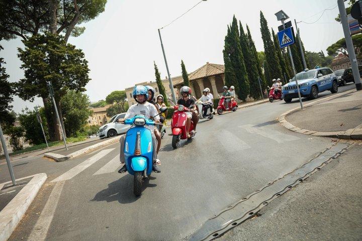Explore Rome by Vespa With Pick up and Drop Off