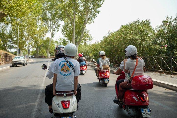 Explore Rome by Vespa With Pick up and Drop Off