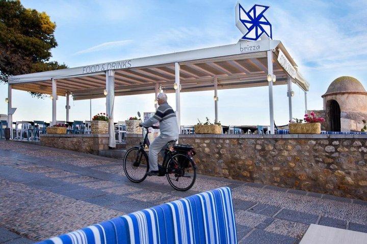 バレンシア港発ペニスコラ海岸観光とシーフロントランチ