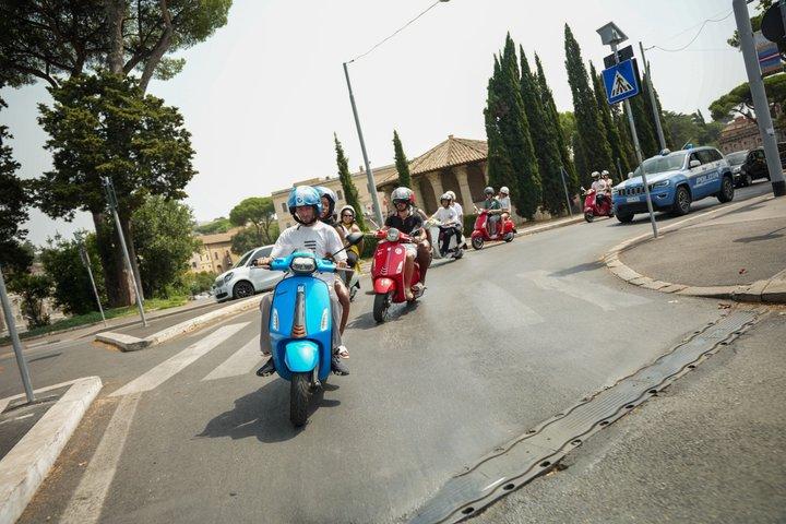 Rom-Vespa-Tour mit Tiramisu