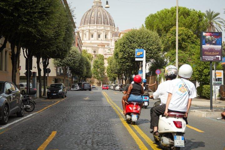 Rom-Vespa-Tour mit Tiramisu
