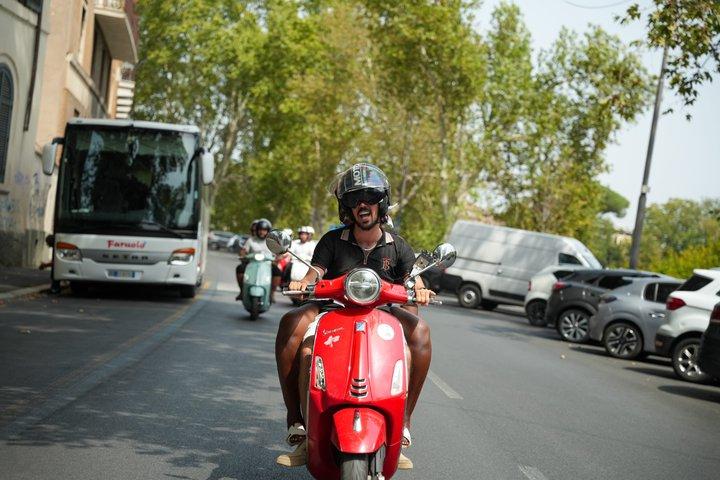 Tour de Vespa em Roma com embarque e desembarque