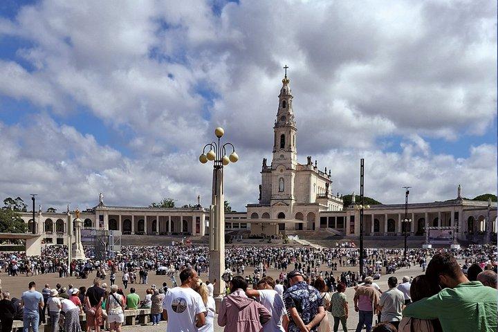 Private Fatima Pilgrimage Tour from Coimbra with Mass