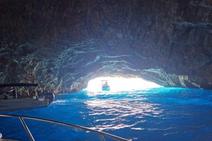 コトル湾スピードボートツアー：ブルーケーブ、ペラスト＆潜水艦トンネル