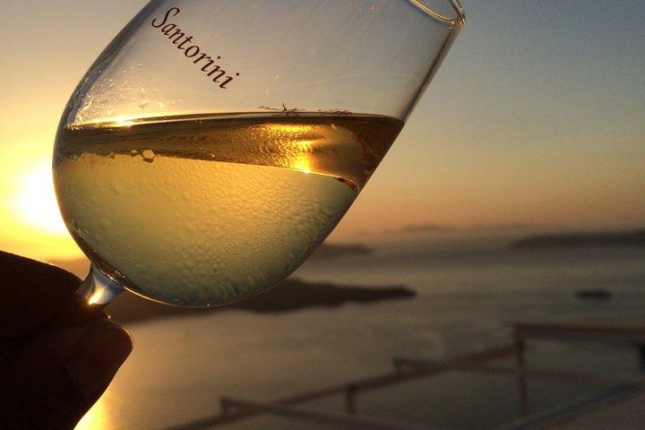 サントリーニ島終日ガイド付きツアー ワインテイスティングとイアの夕日