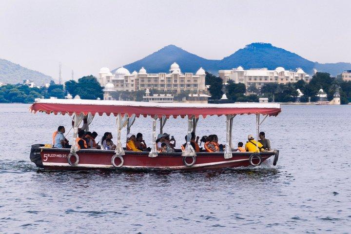 2 Day Udaipur Private Tour by Car with Multilingual Guide